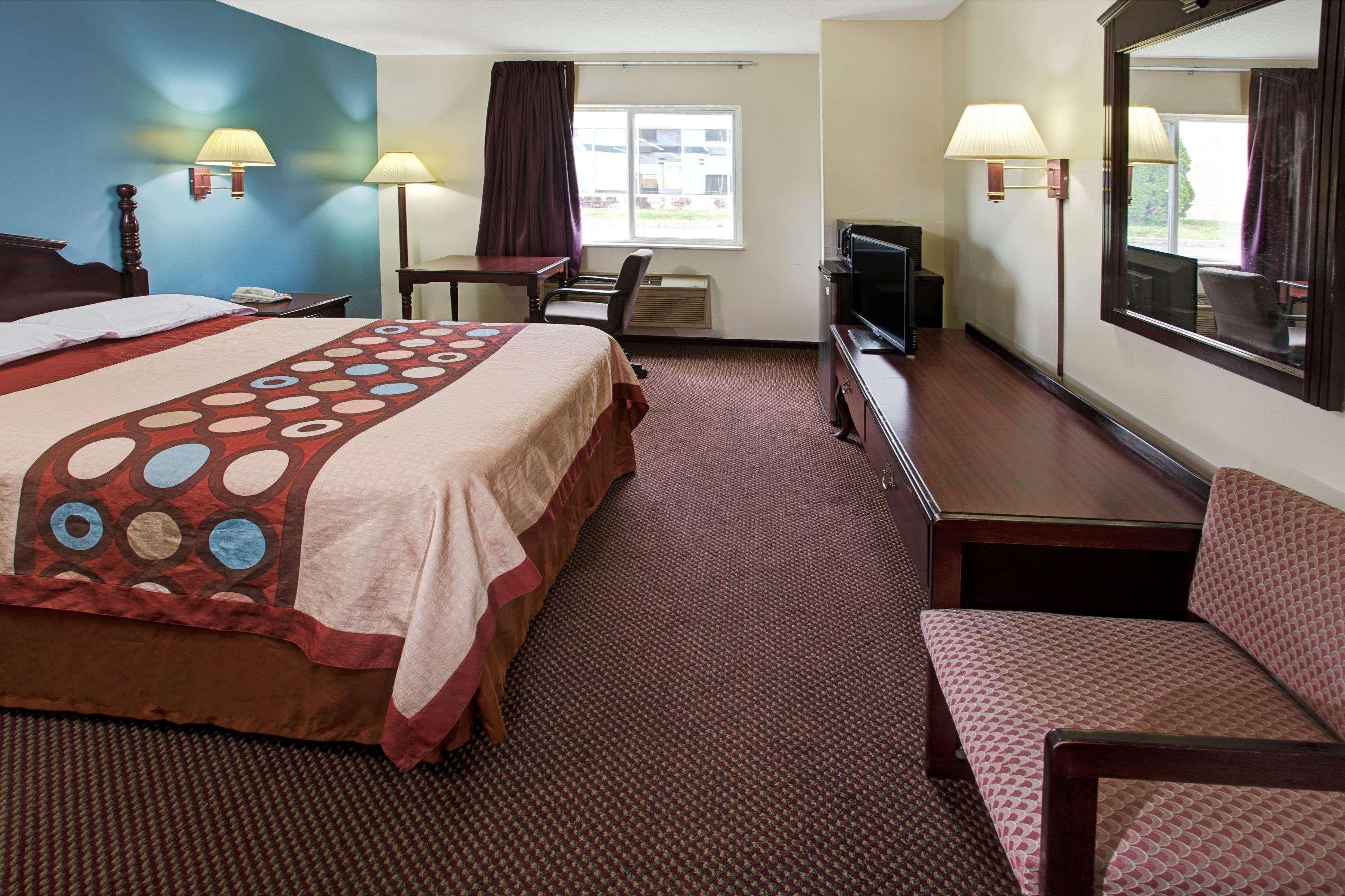 Super 8 By Wyndham Heath/Newark Hotell Eksteriør bilde