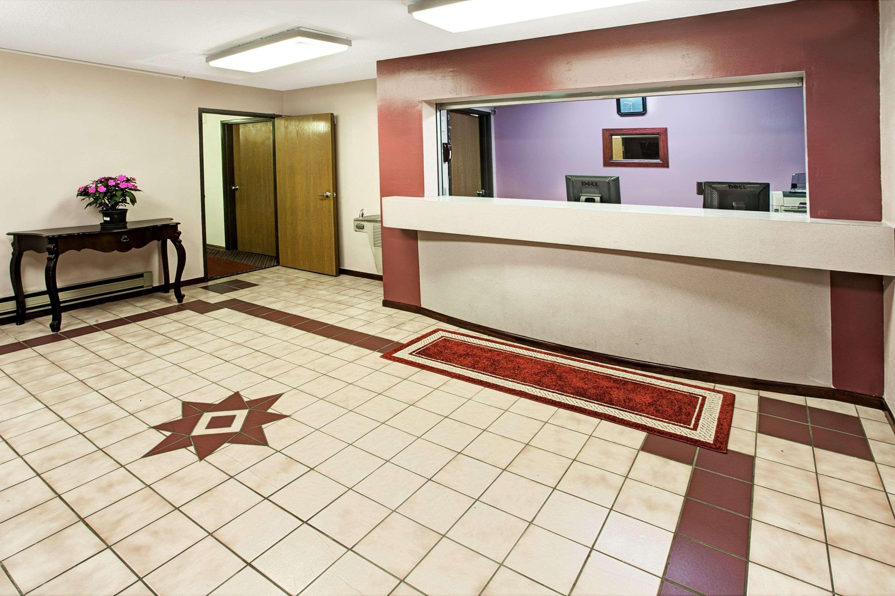 Super 8 By Wyndham Heath/Newark Hotell Eksteriør bilde