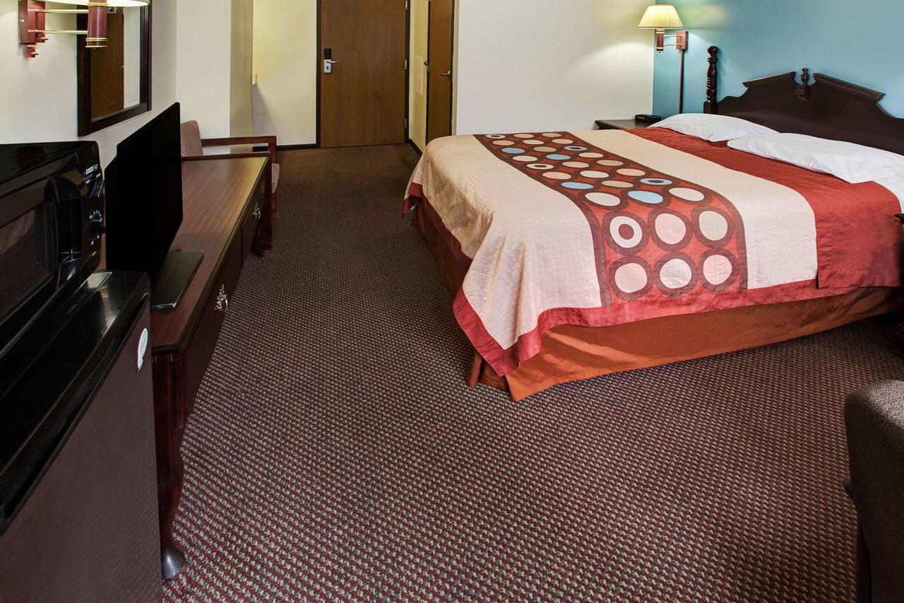 Super 8 By Wyndham Heath/Newark Hotell Eksteriør bilde